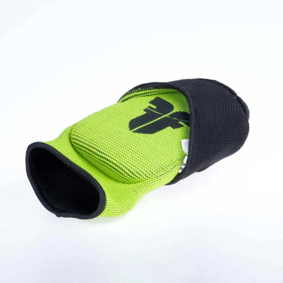 Fighter Reversible Elbow Guard - Black/green PROTECTION 9 Fighter Reversible Elbow Guard - Black/green PROTECTION